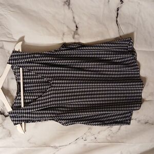 Banana Republic Factory Navy and White Geometric Sleeveless Top